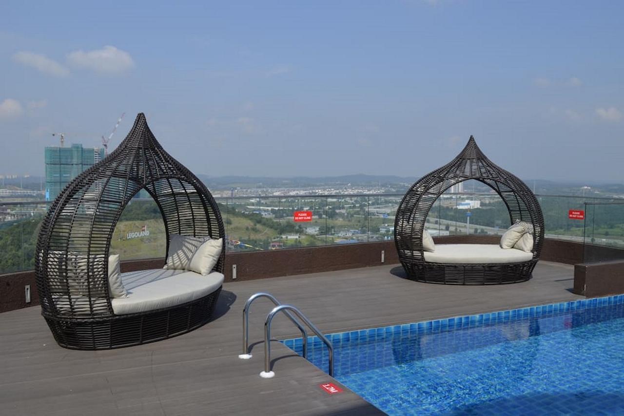Hostahome Suites At Afiniti Residence Walk To Legoland Nusajaya  Exterior foto